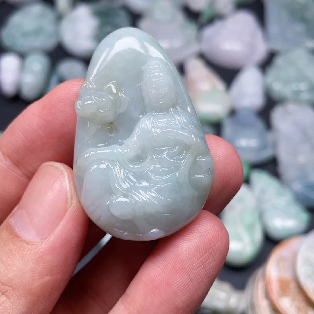 翡翠未镶嵌颈饰如*翡翠