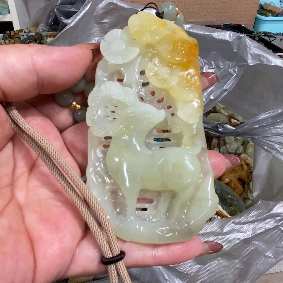 兮***子蛇纹石玉未镶嵌颈饰