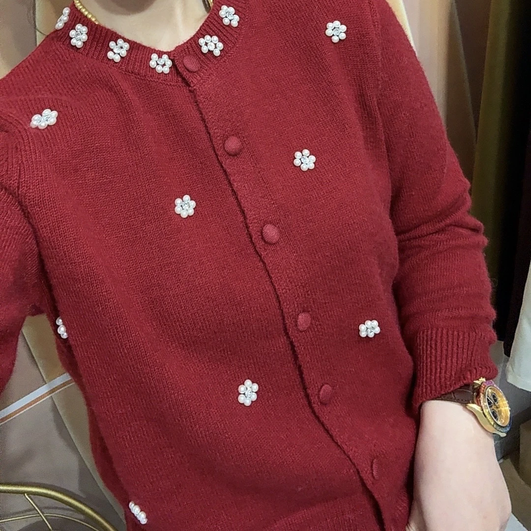 重工珍珠铆钉两穿毛衣