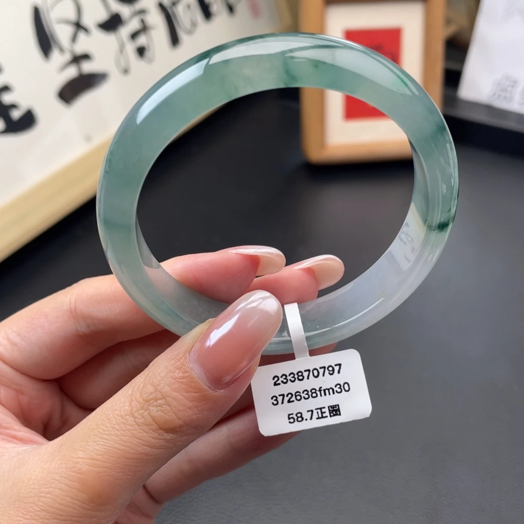 翡翠未镶嵌手镯正圈58.7冰胶渐变飘花