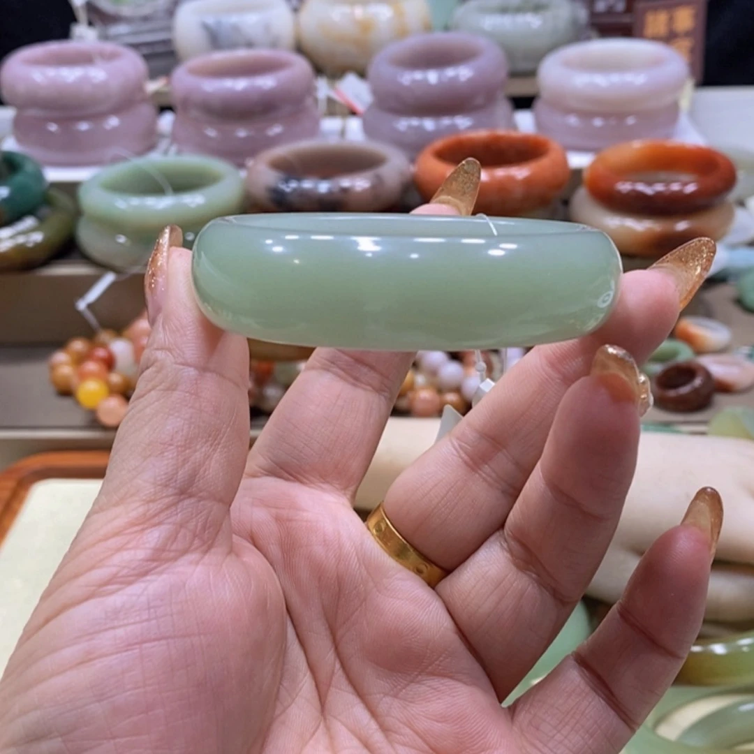 【闪购商品】未镶嵌手镯石英质玉零**u