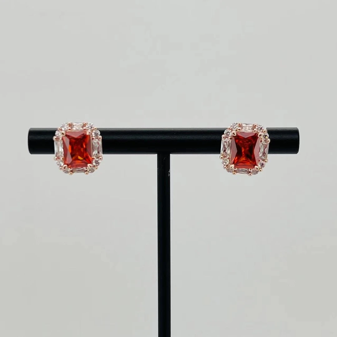 0243 气质方块盾牌耳钉