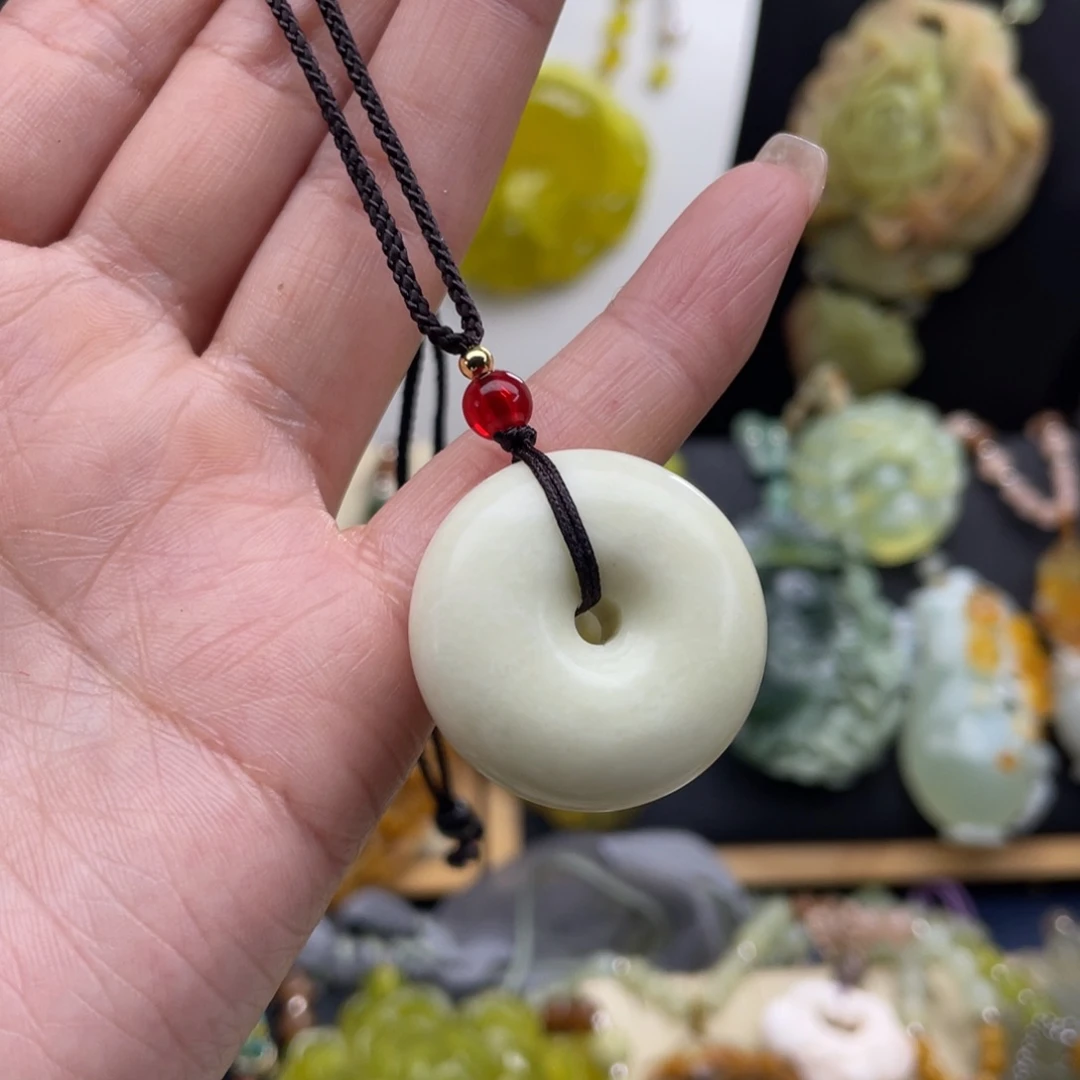 蛇纹石玉未镶嵌颈饰