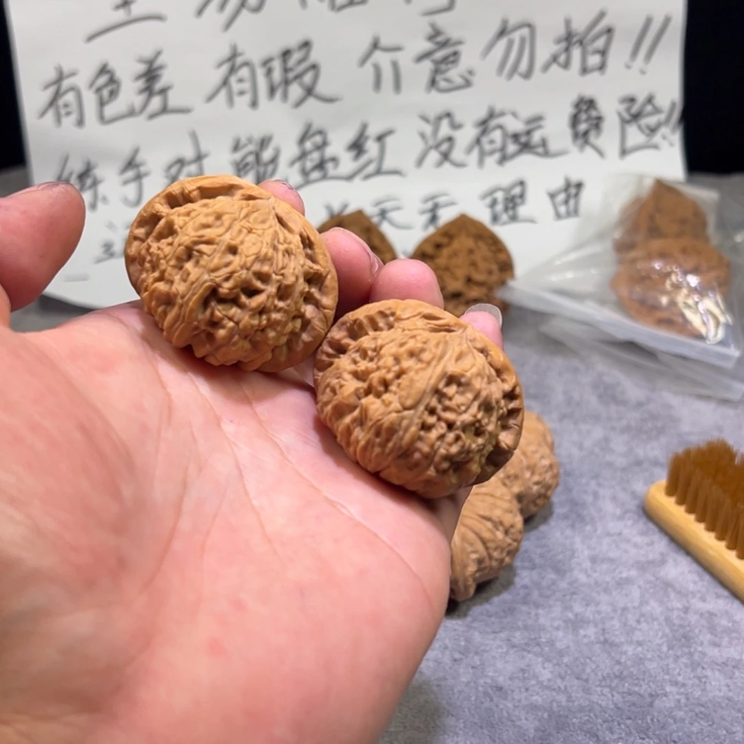 K***.文玩核桃吊坠白狮子