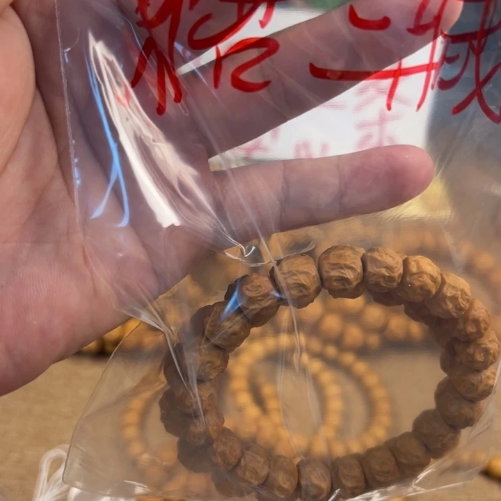 糖***藏桃核吊坠猴头批发