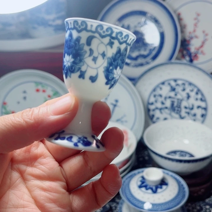 青花玲珑高脚杯缠枝莲