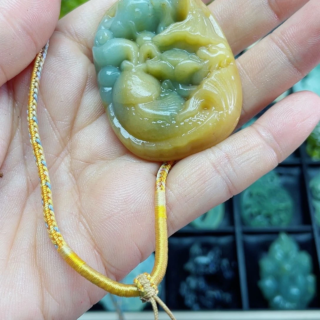 蛇纹石玉未镶嵌颈饰