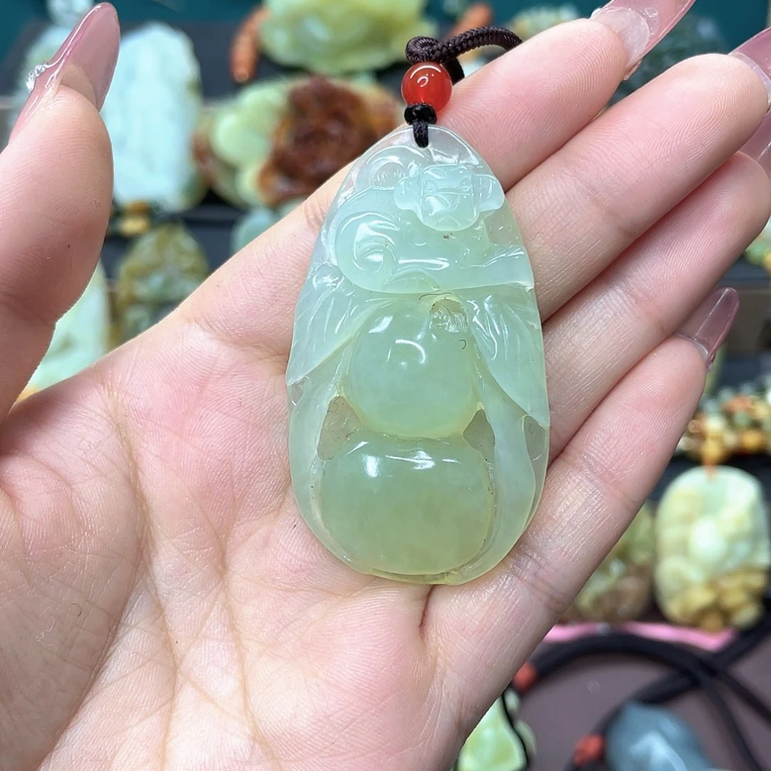 蛇纹石玉颈饰未镶嵌