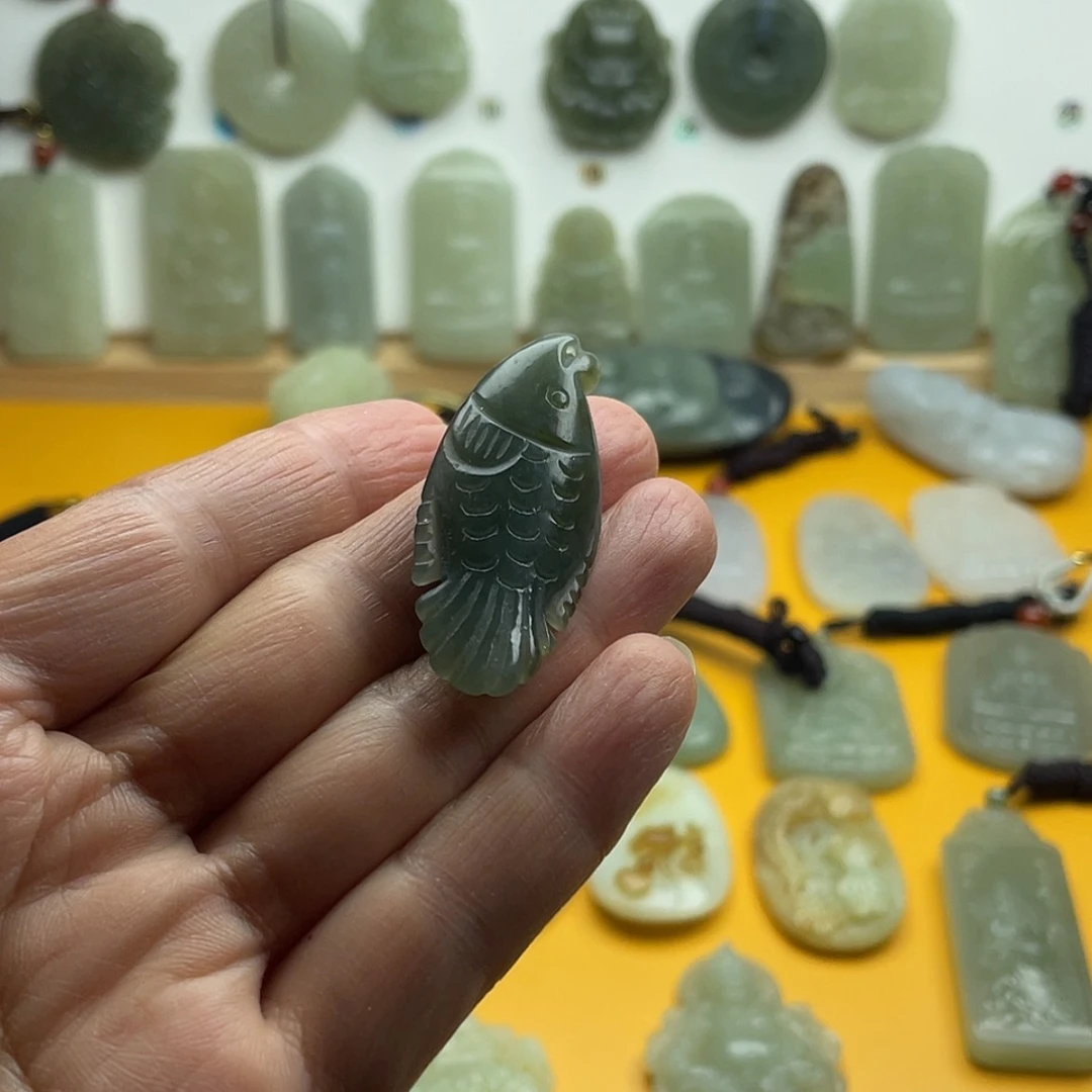 【闪购商品】立体金鱼吊坠