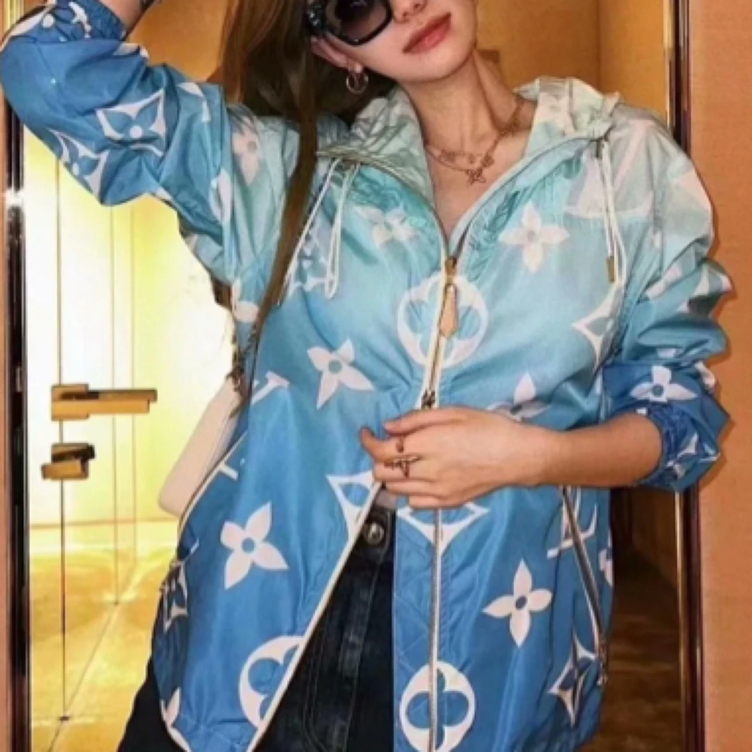 全新未使用 LouisVuitton/路易威登 爆款渐变冲锋衣/36码/31535