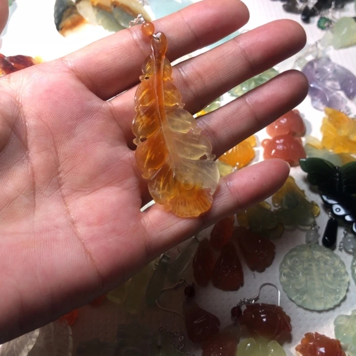 晗***界蛇纹石玉未镶嵌耳钉