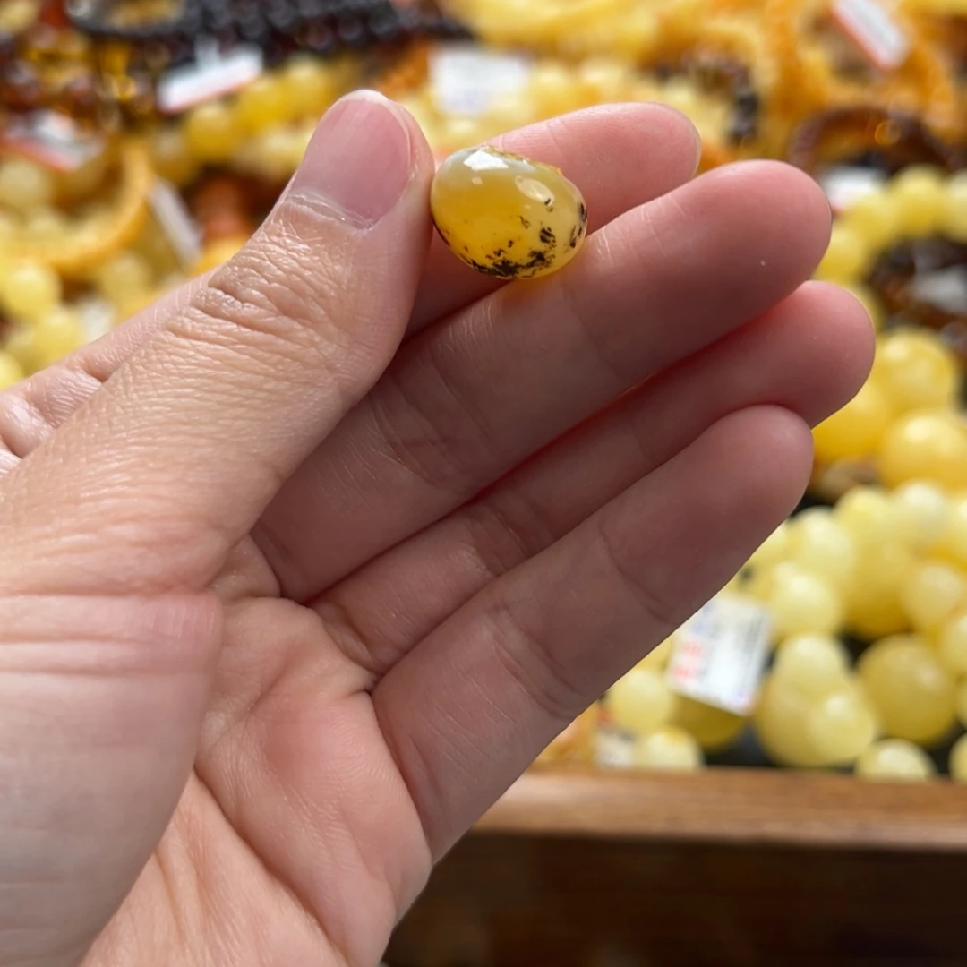 未镶嵌琥珀珠宝奇石