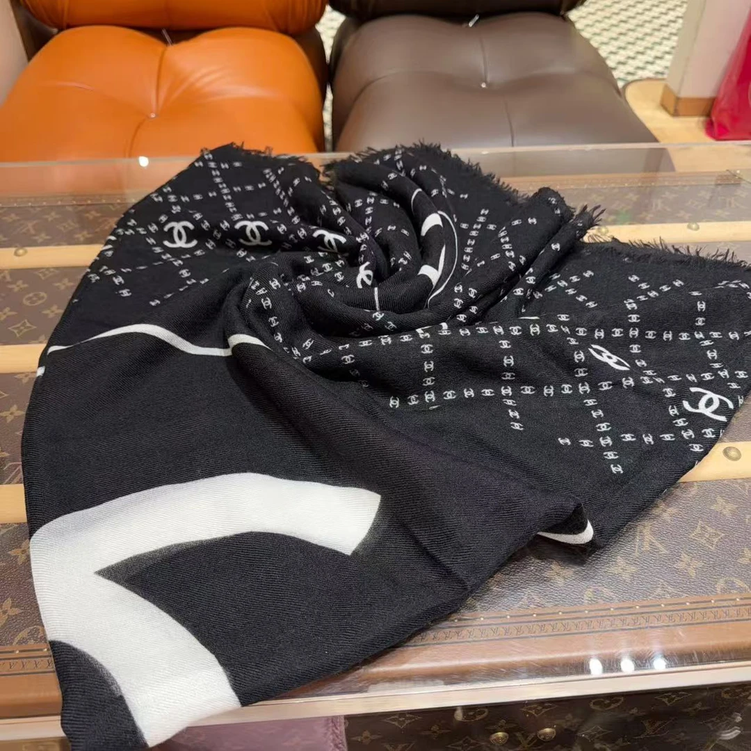 未使用 Chanel/香奈儿 香奈儿/Chanel 黑色双C标志羊绒围巾