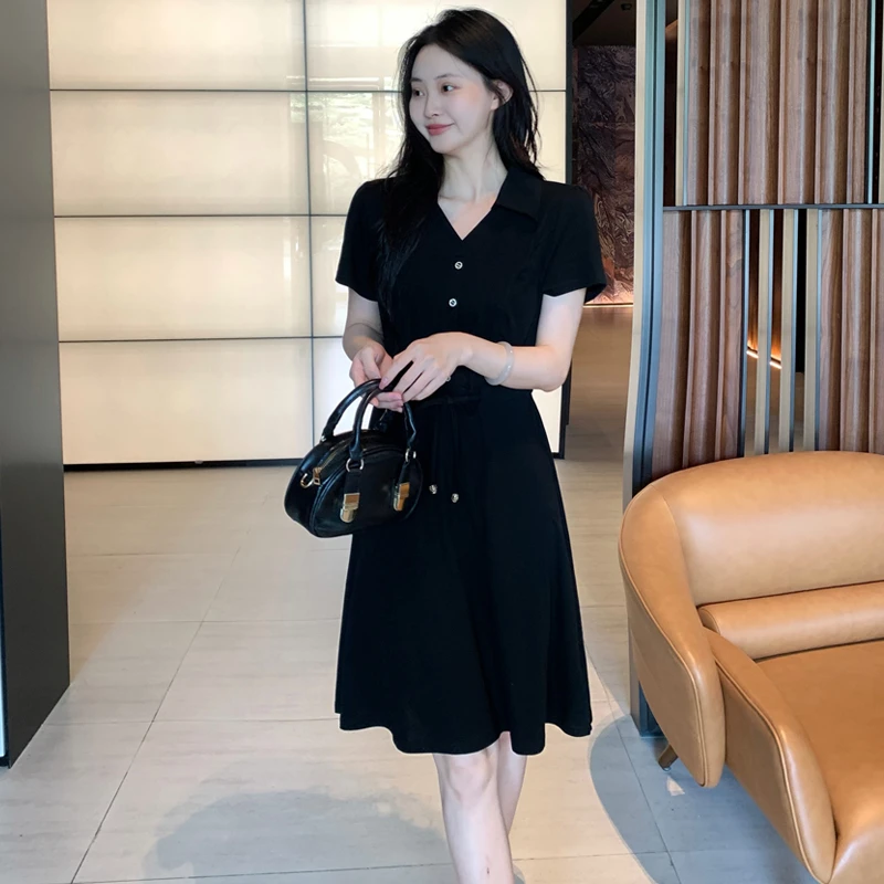 2025夏季赫本风小黑裙收腰显瘦系带polo领连衣裙法式气质裙女938