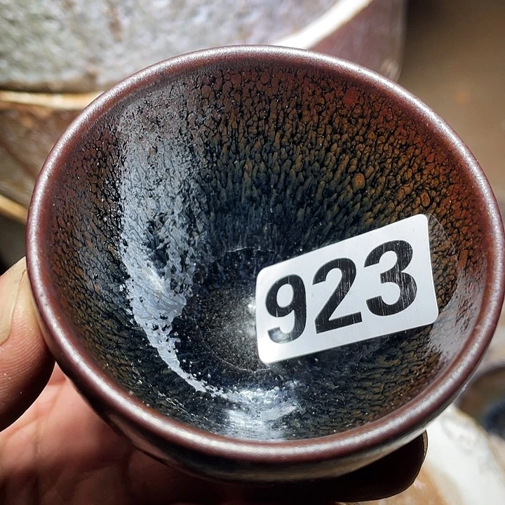 茶盏参加工作期间被聘于923