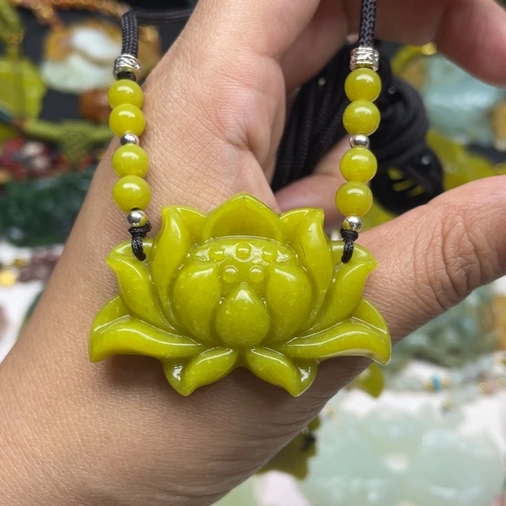 蛇纹石玉未镶嵌颈饰
