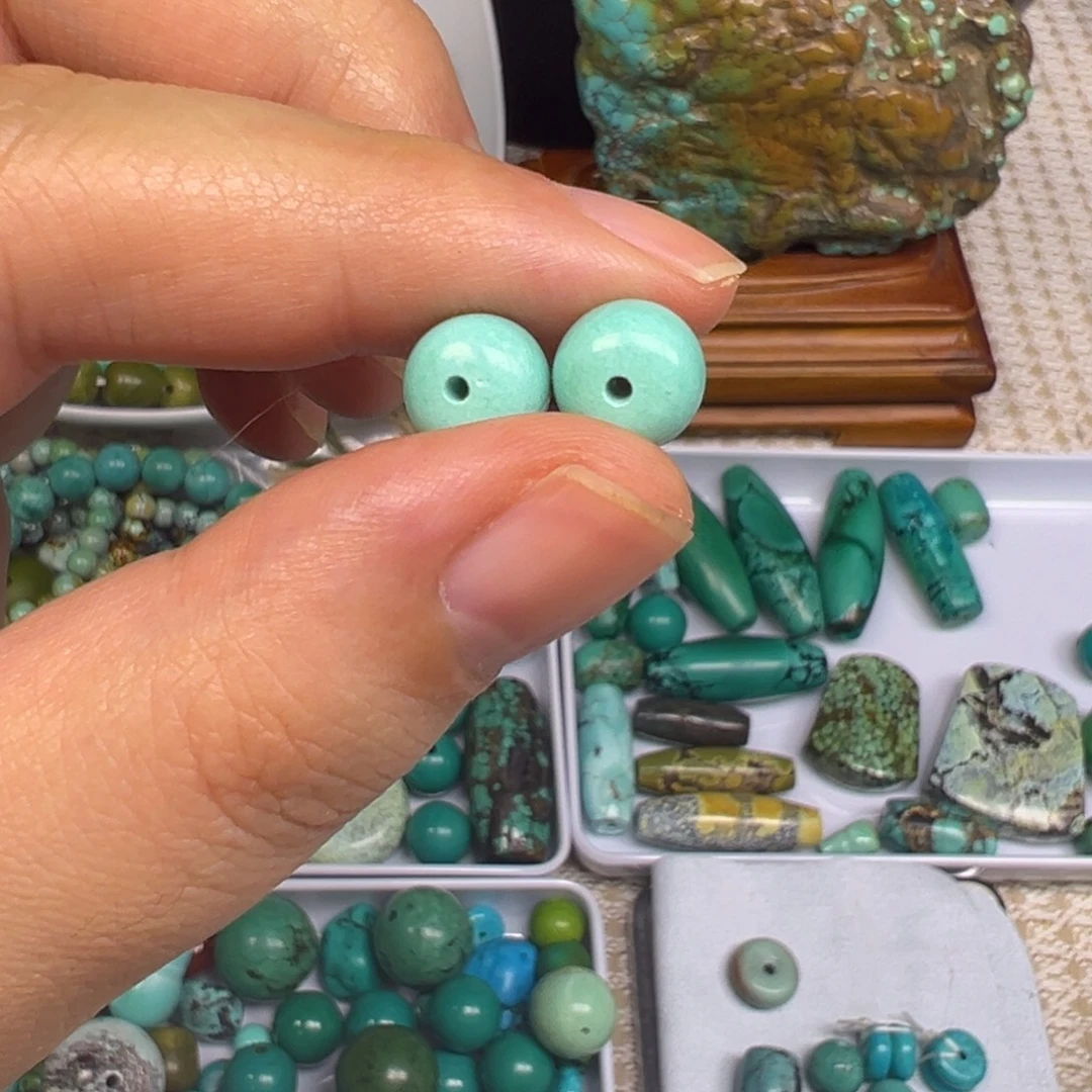 湖北十堰原矿苹果绿老型卡9两颗