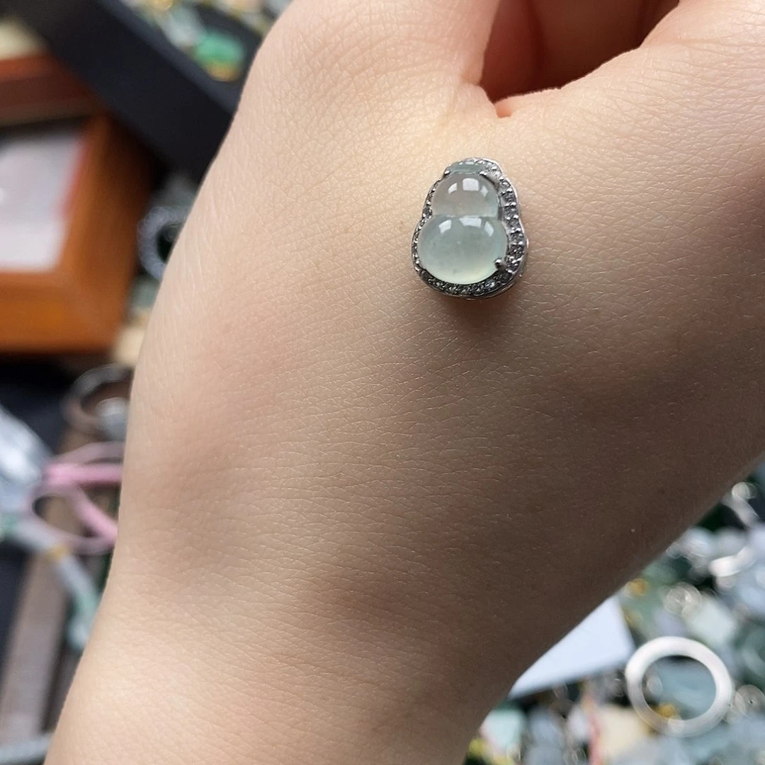 翡翠未镶嵌颈饰你有