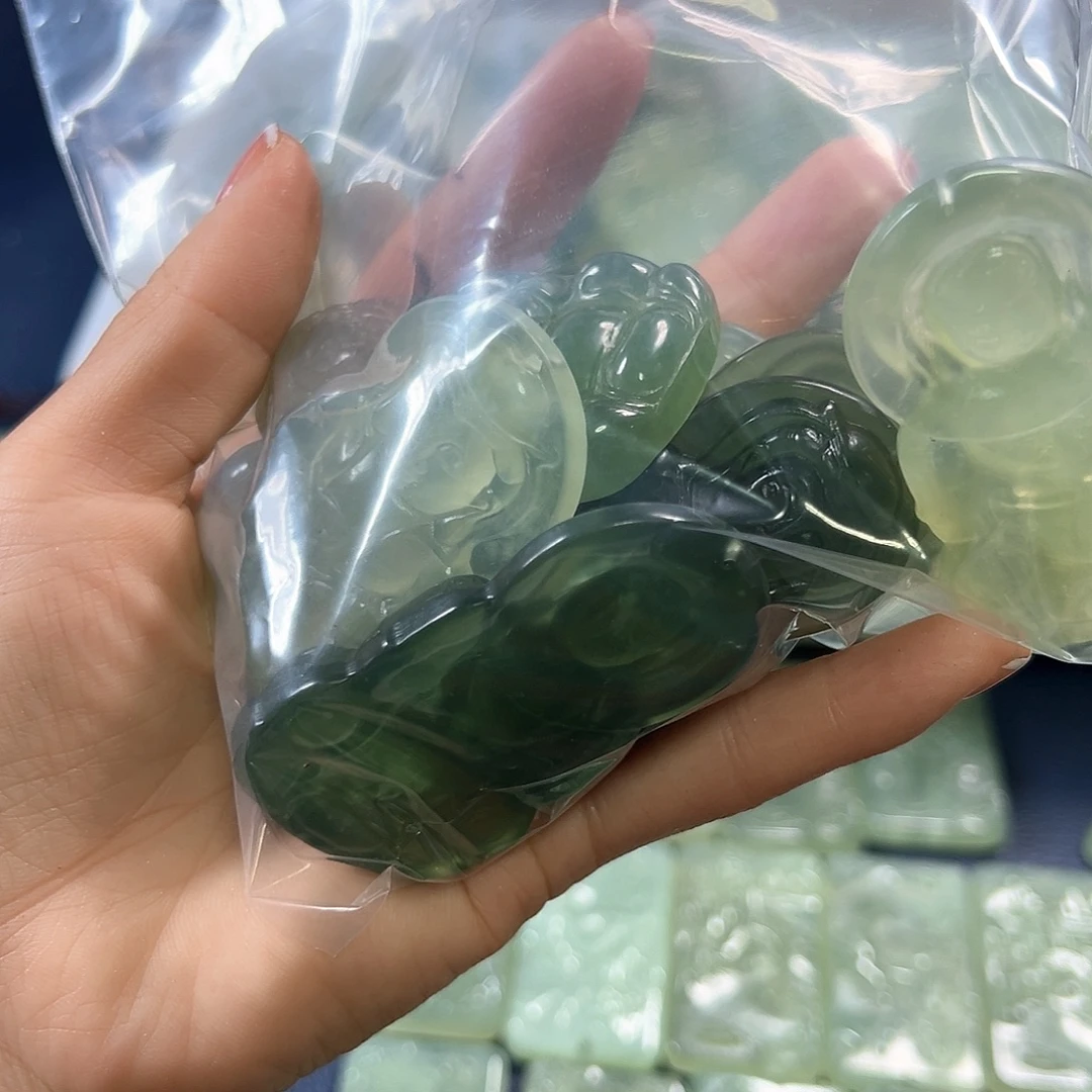 君***羊蛇纹石玉未镶嵌颈饰