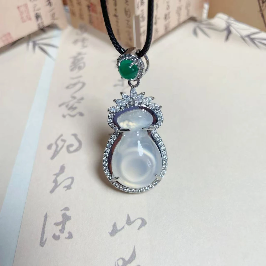 天然玉髓福袋合金镶嵌吊坠女士时尚精致吊坠送女士礼物