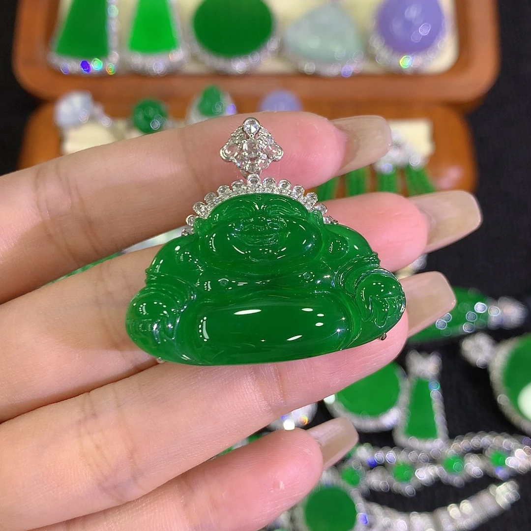 翡翠18K金镶嵌颈饰888888888