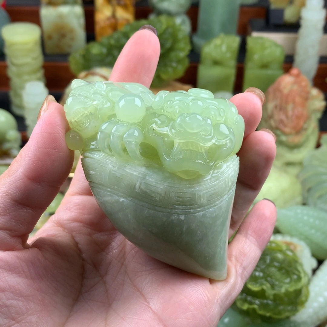 岫玉未镶嵌手把件