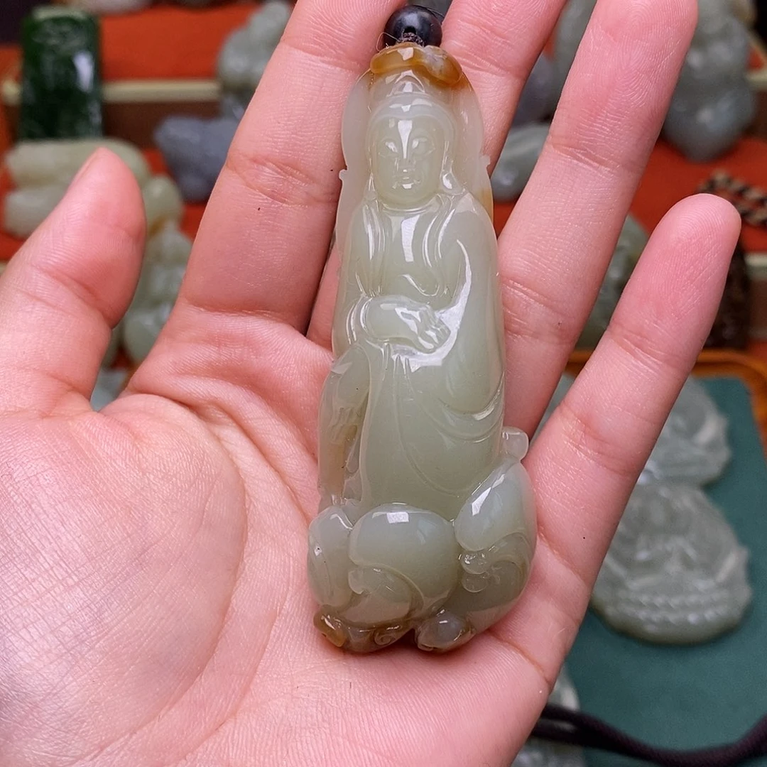 宇***玲颈饰未镶嵌和田玉