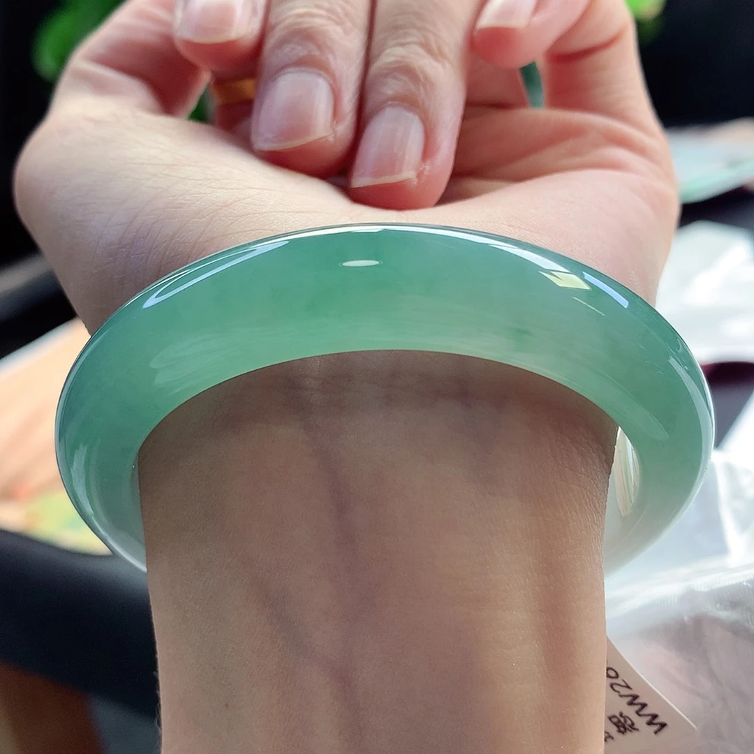 翡翠手镯未镶嵌57圈口冰绿宝石绿半山水中万战斗机