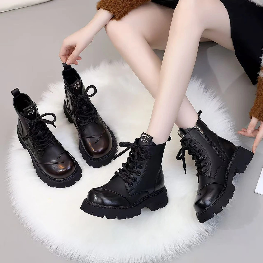 厚底马丁靴女秋冬季新款百搭增高加绒圆头软底轻便防滑小个子短靴