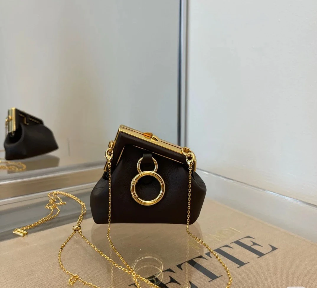 95新 FENDI/芬迪 巧克力 小废包 蛙口链条 小元宝 12235177