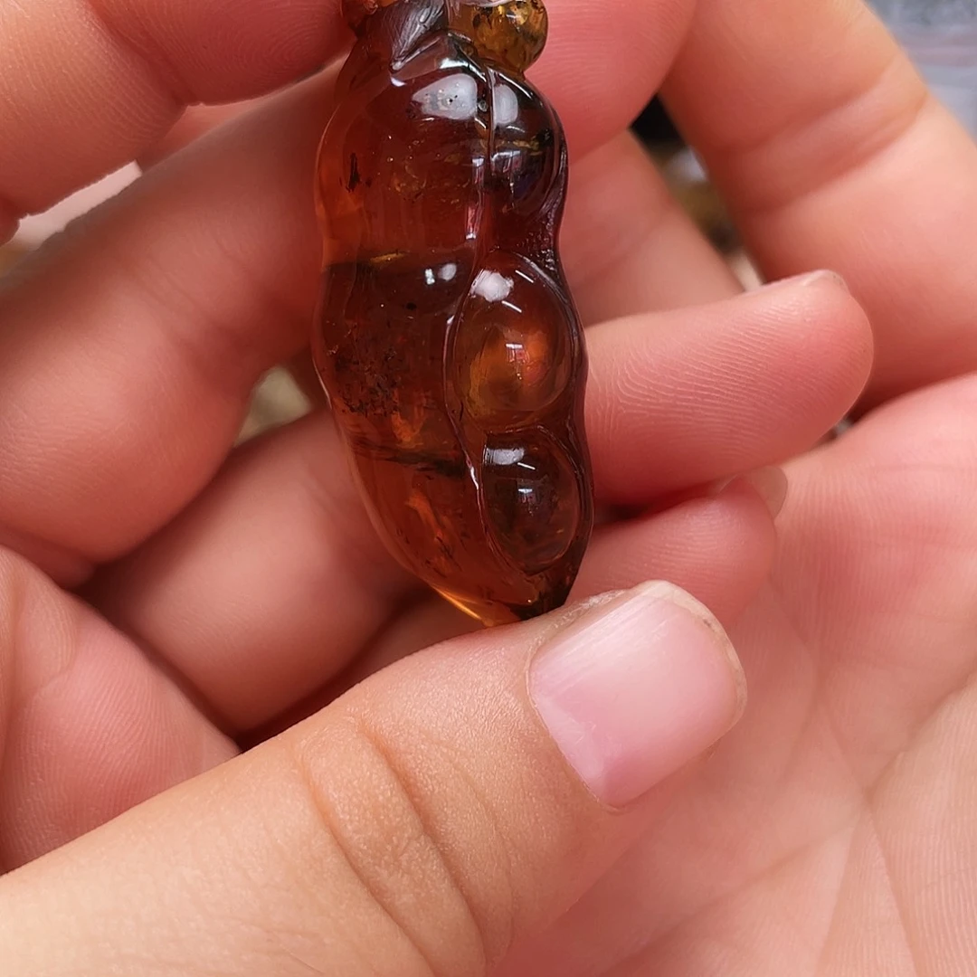 未镶嵌颈饰琥珀大