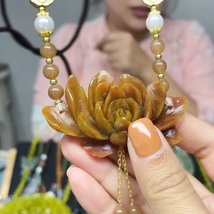 蛇纹石玉未镶嵌颈饰