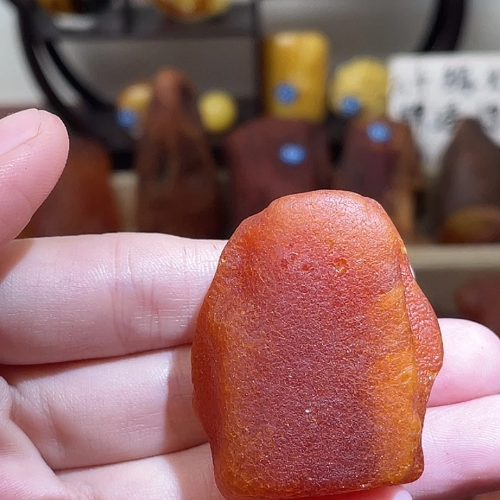 琥珀未镶嵌珠宝奇石吊坠