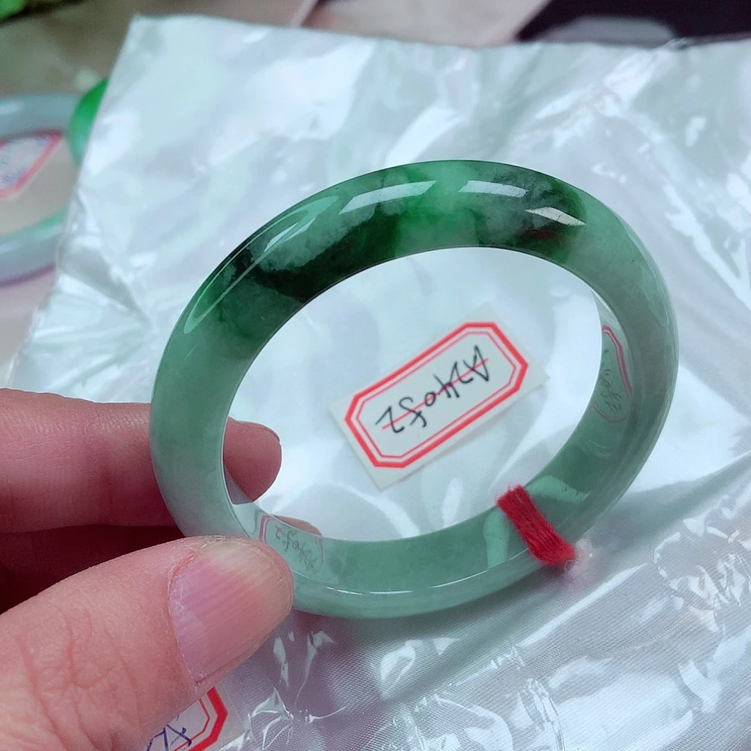 翡翠手镯未镶嵌圈口54