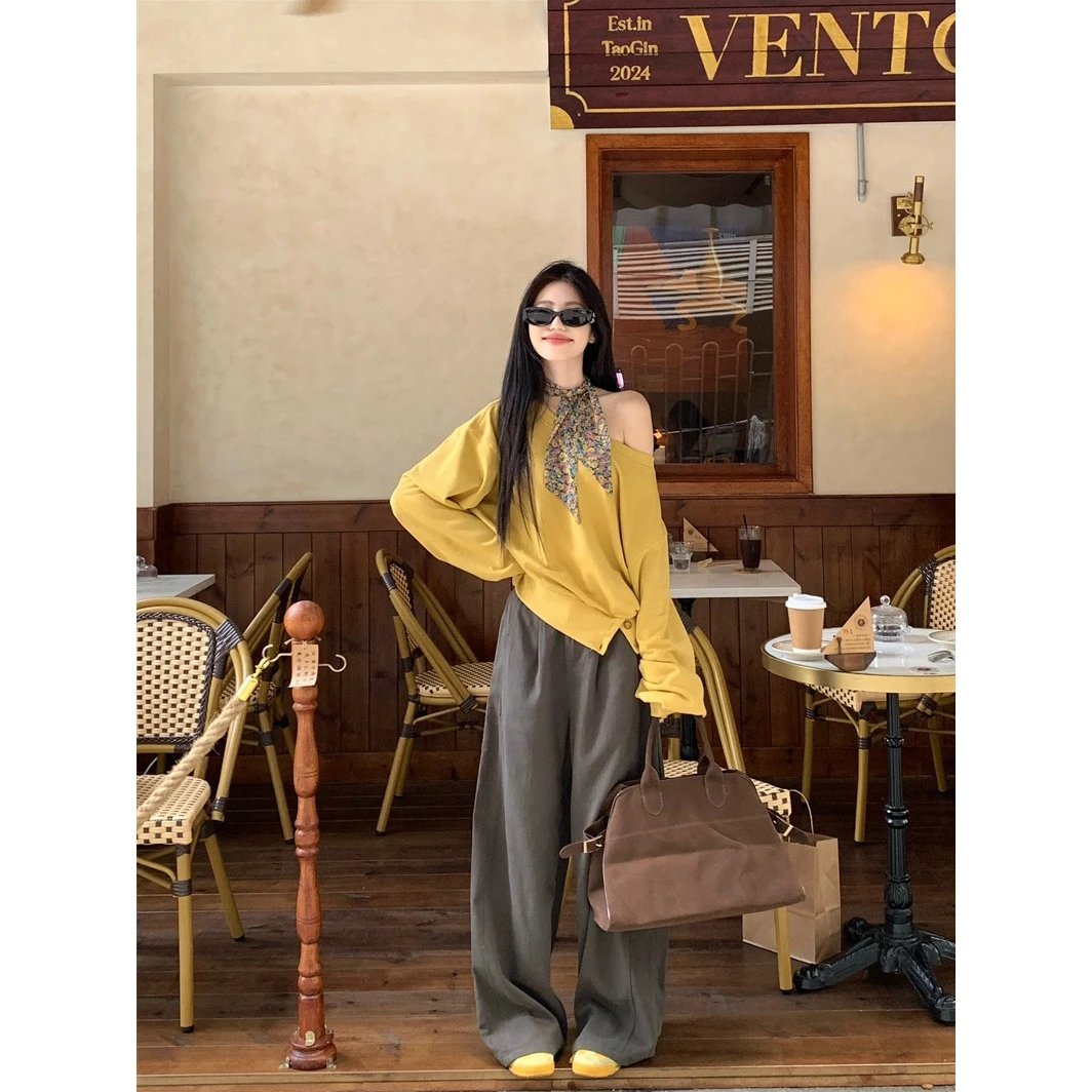 韩系慵懒风黄色长袖斜肩卫衣女早秋设计感小个子短款露肩上衣上衣