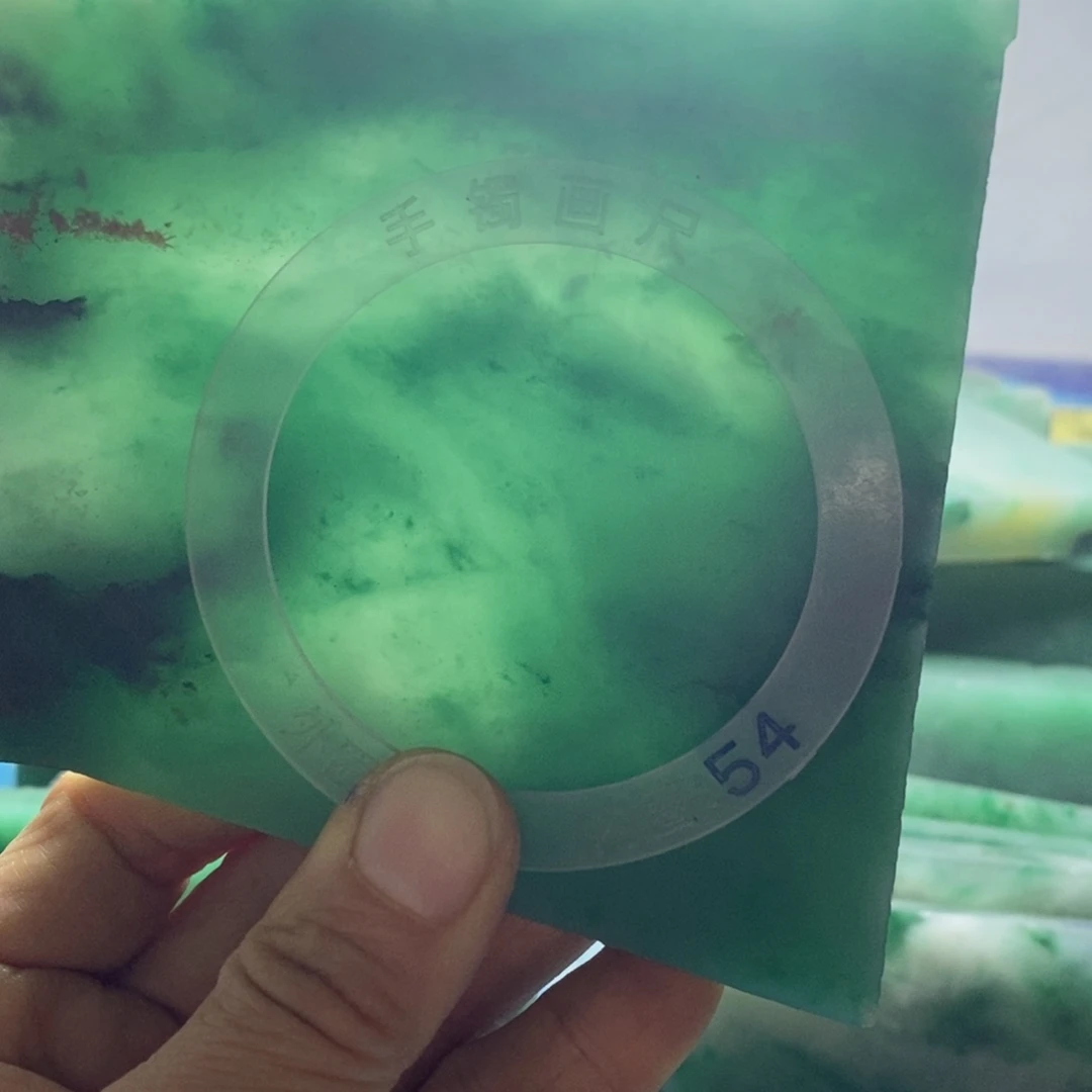 吃***懂定制石英质玉（非洲翠）天然非州翠手镯