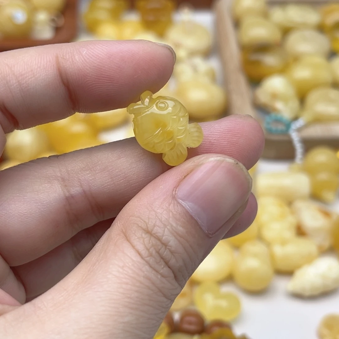 蜜蜡未镶嵌裸石配饰
