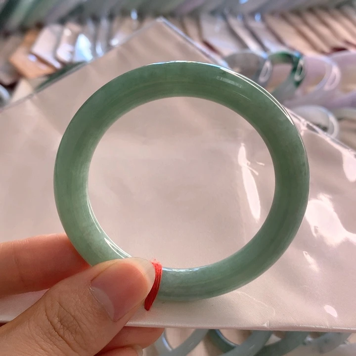 翡翠未镶嵌手镯果绿圆53.5