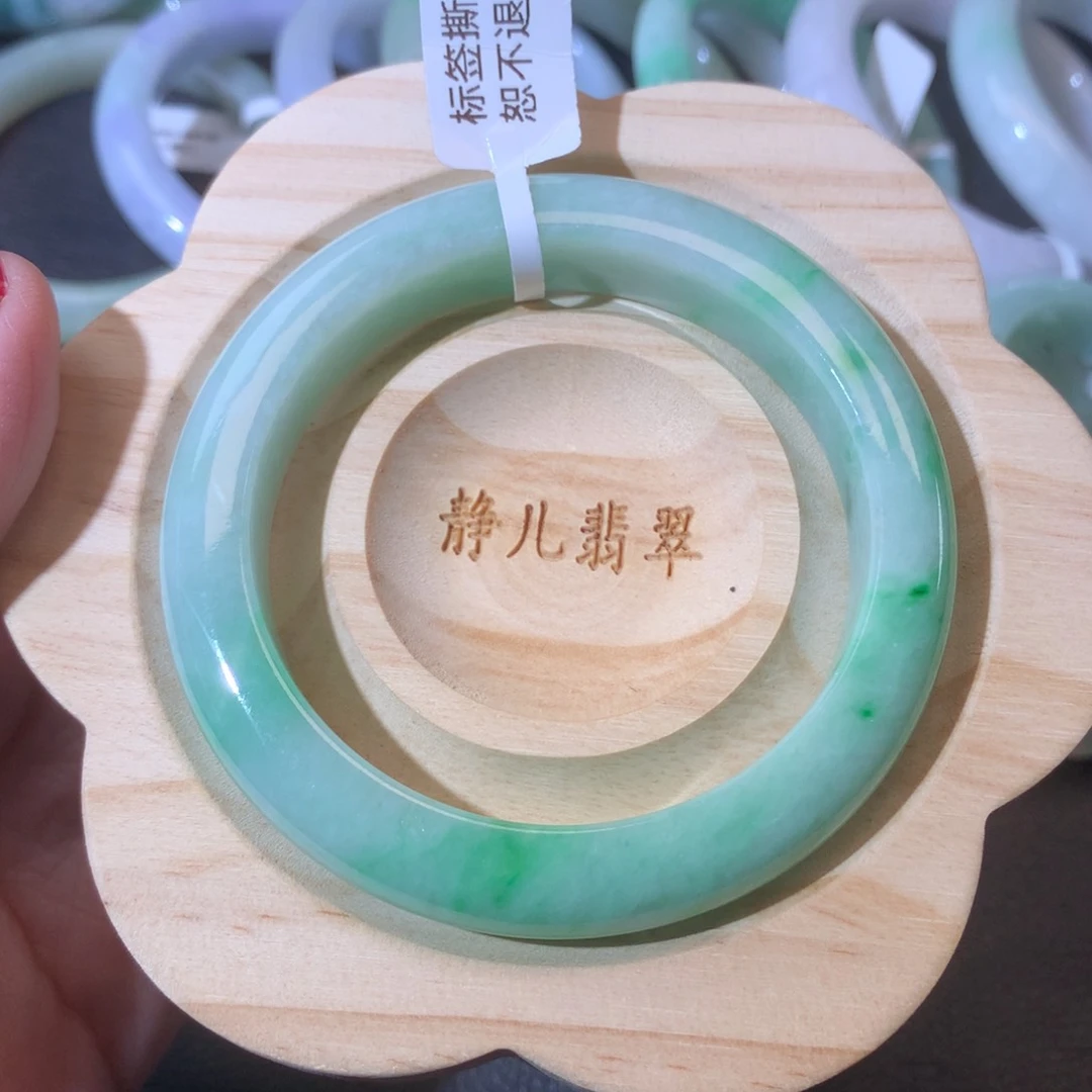 翡翠手镯未镶嵌56圈口