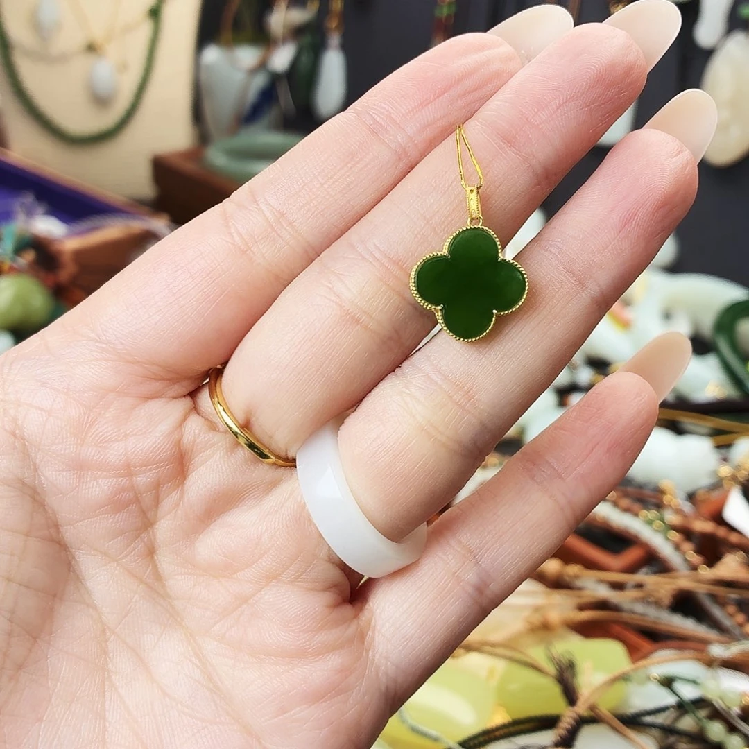 蓉***呀和田玉18K金镶嵌颈饰