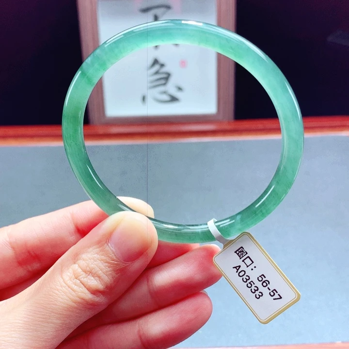 未镶嵌手镯翡翠圆镯