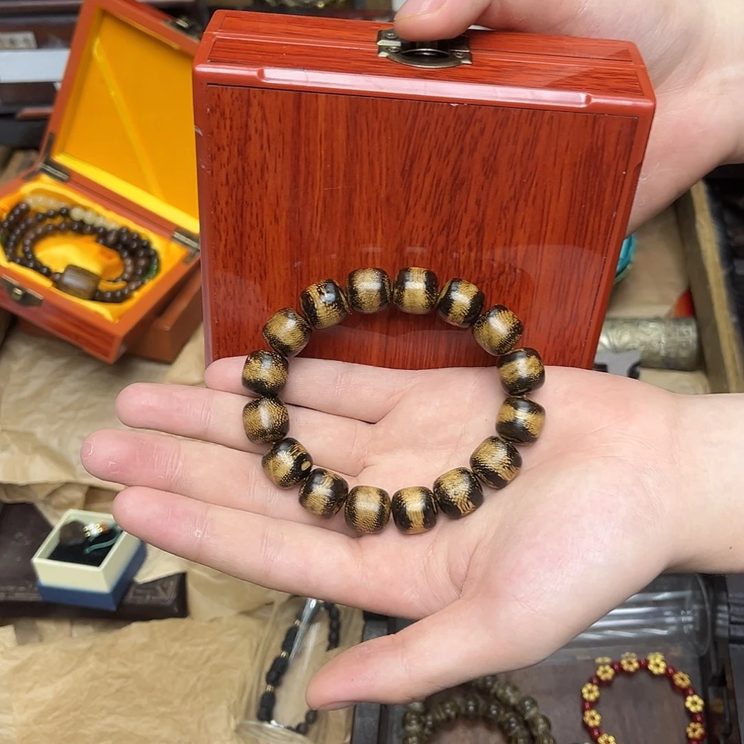 大叶紫檀（黑酸枝木类）