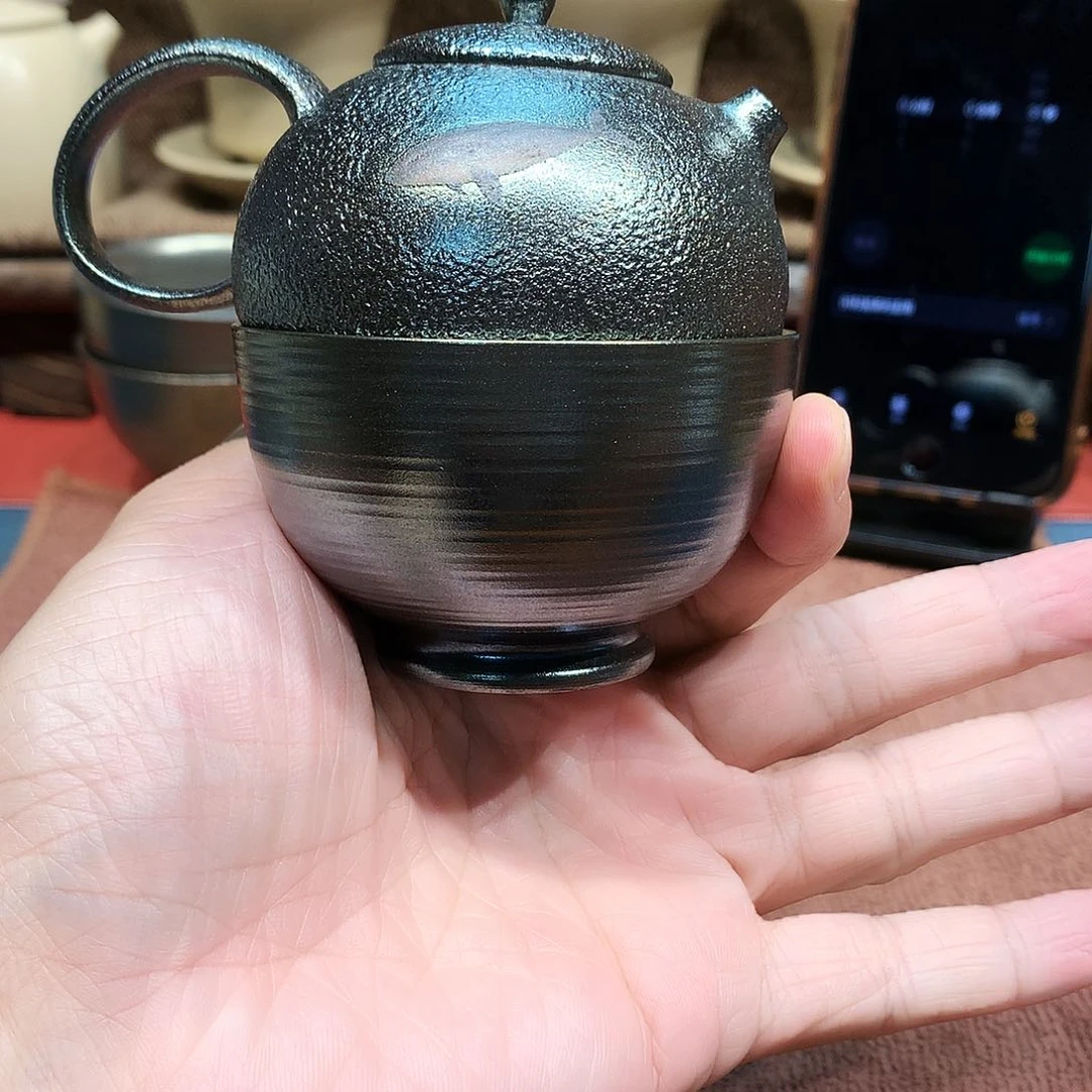 泥塑七*放漏微瑕鲸鱼壶60毫升