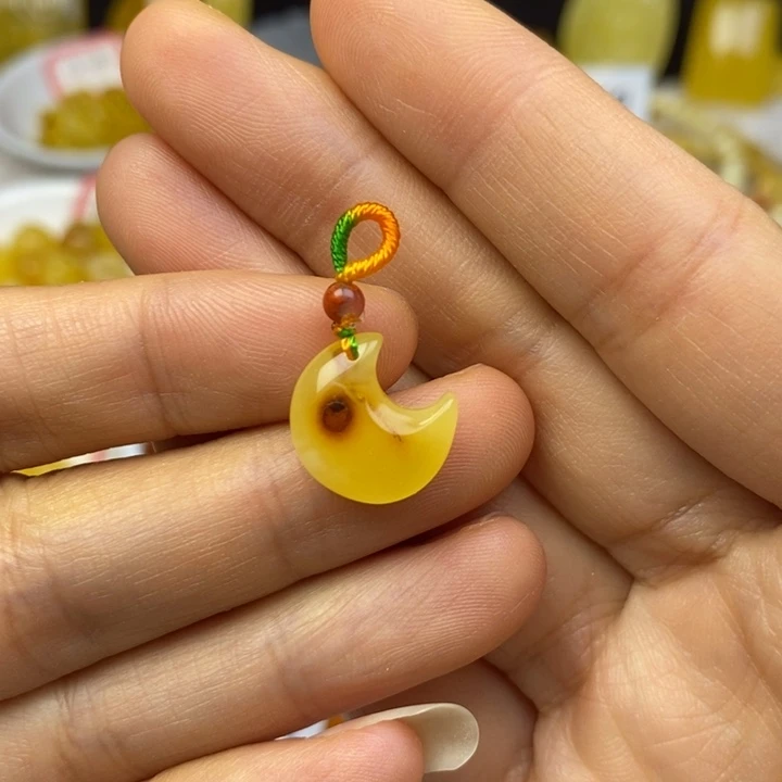 蜜蜡未镶嵌裸石微瑕