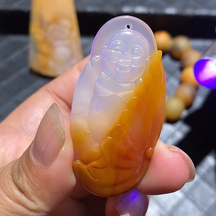 石英质玉（黄龙玉）未镶嵌颈饰