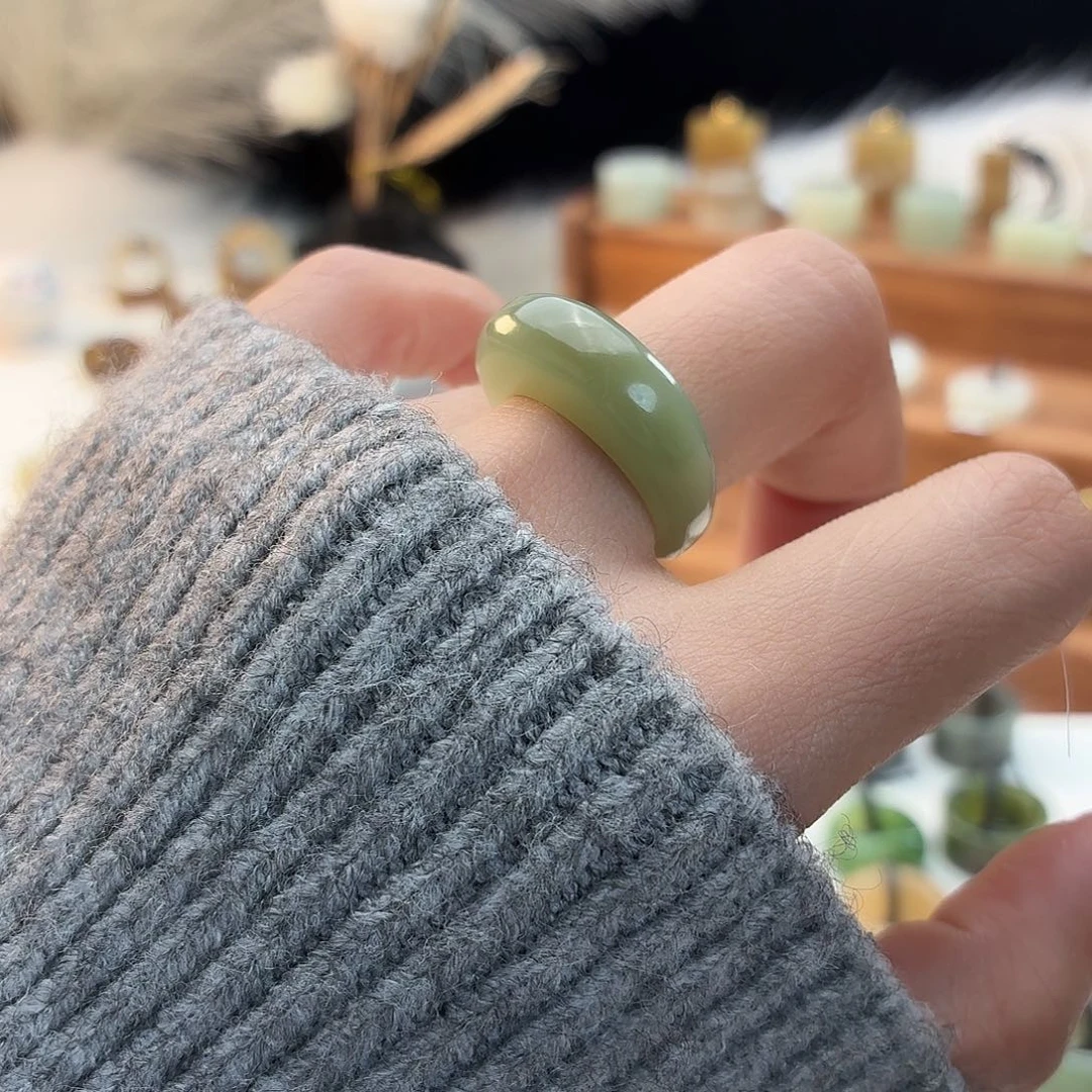 和田玉未镶嵌戒指i110亮绿馒头17.2mm