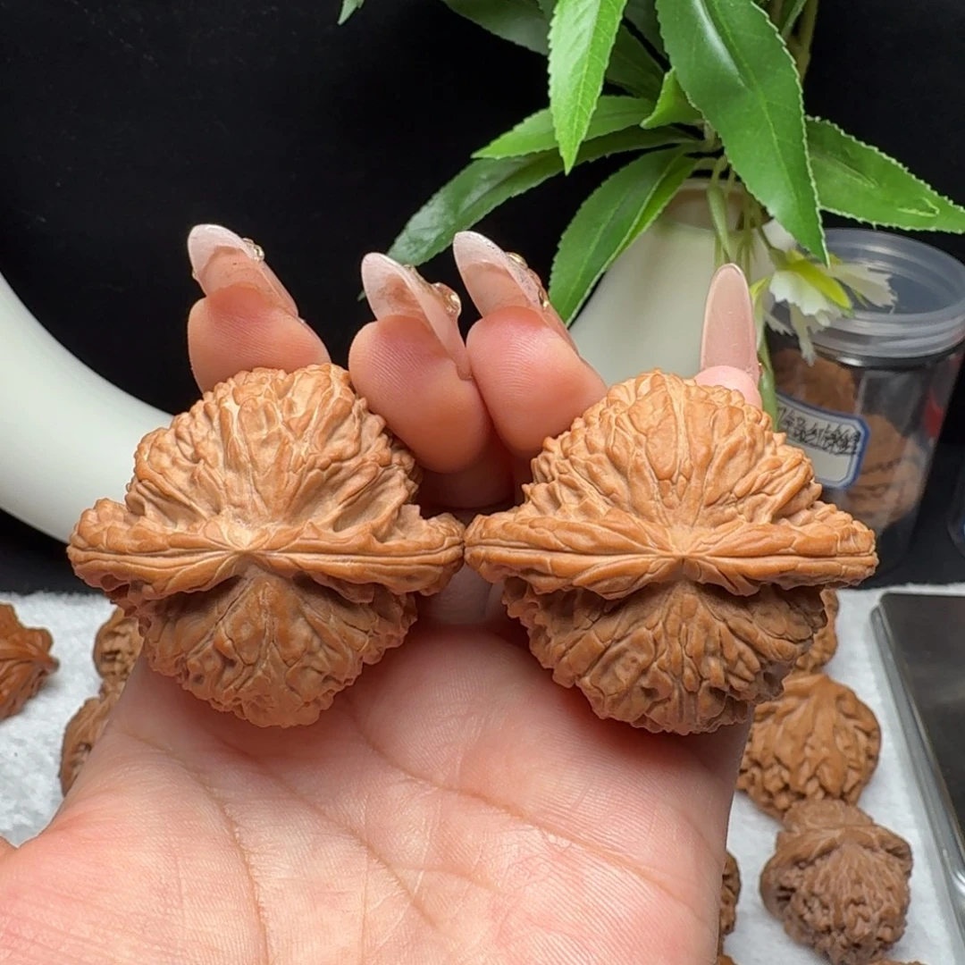 文玩核桃把件47闷白全