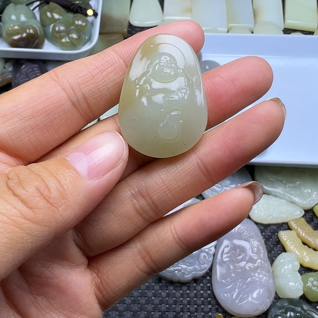 和田玉未镶嵌颈饰微瑕漏，买断，不退不换，卡32.7