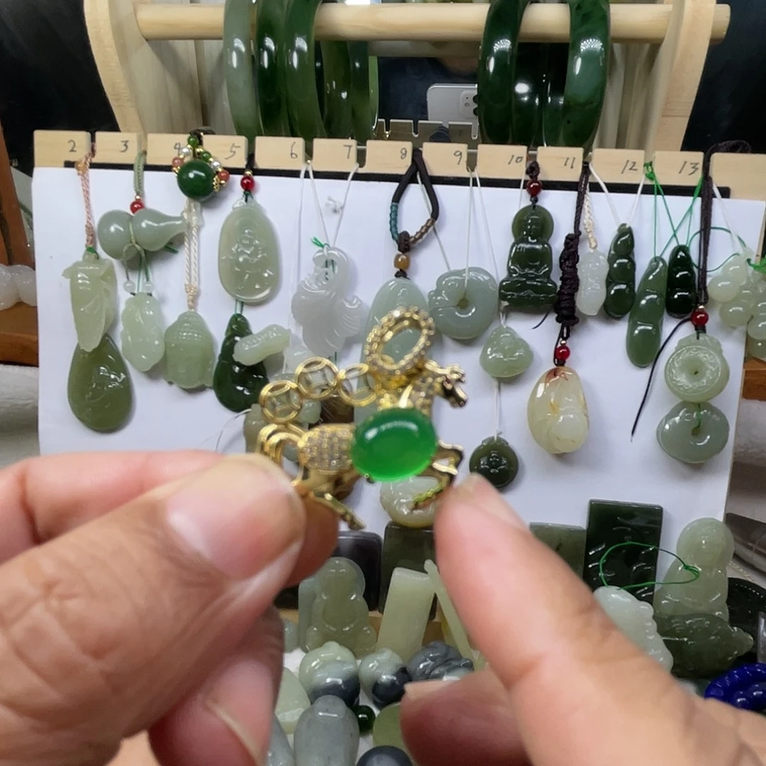 和田玉未镶嵌颈饰