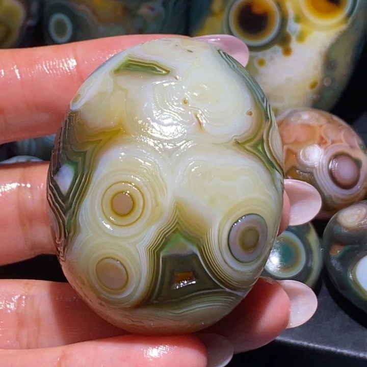 玛瑙/玉髓未镶嵌珠宝奇石140